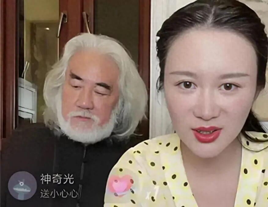 亚博体育官方网站-妻子嫌他“一股老年味”，73岁张纪中刮掉蓄了30年的胡子！